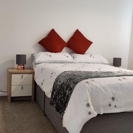 2 Bed Solihull Near Nec Airport, Jlr, Resort Wrld Kültér fotó