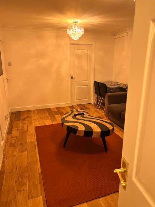 2 Bed Solihull Near Nec Airport, Jlr, Resort Wrld Kültér fotó