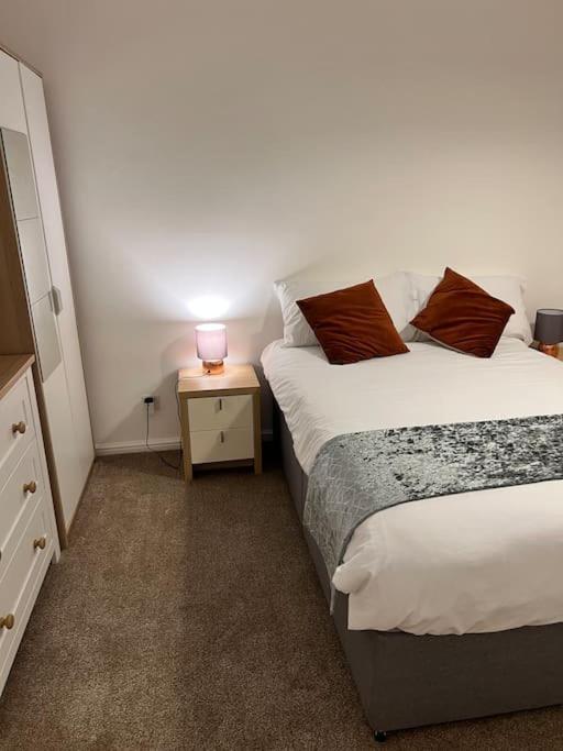 2 Bed Solihull Near Nec Airport, Jlr, Resort Wrld Kültér fotó