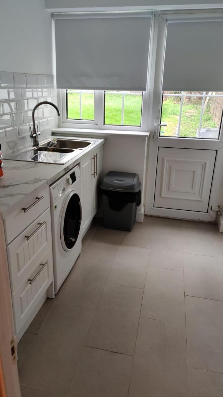 2 Bed Solihull Near Nec Airport, Jlr, Resort Wrld Kültér fotó